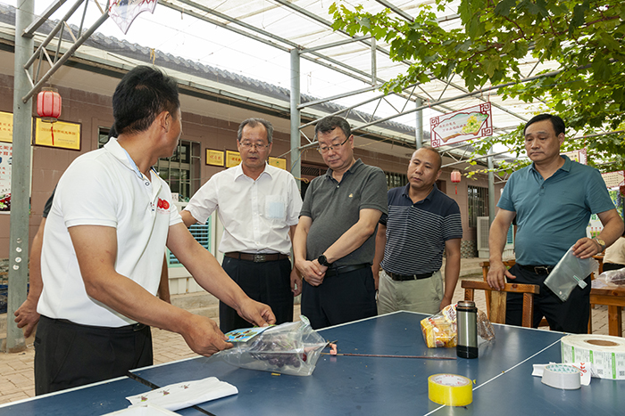 02省农业农村厅副厅长王韬调研西安市邑区益美现代农业园区葡萄生产销售情况.jpg